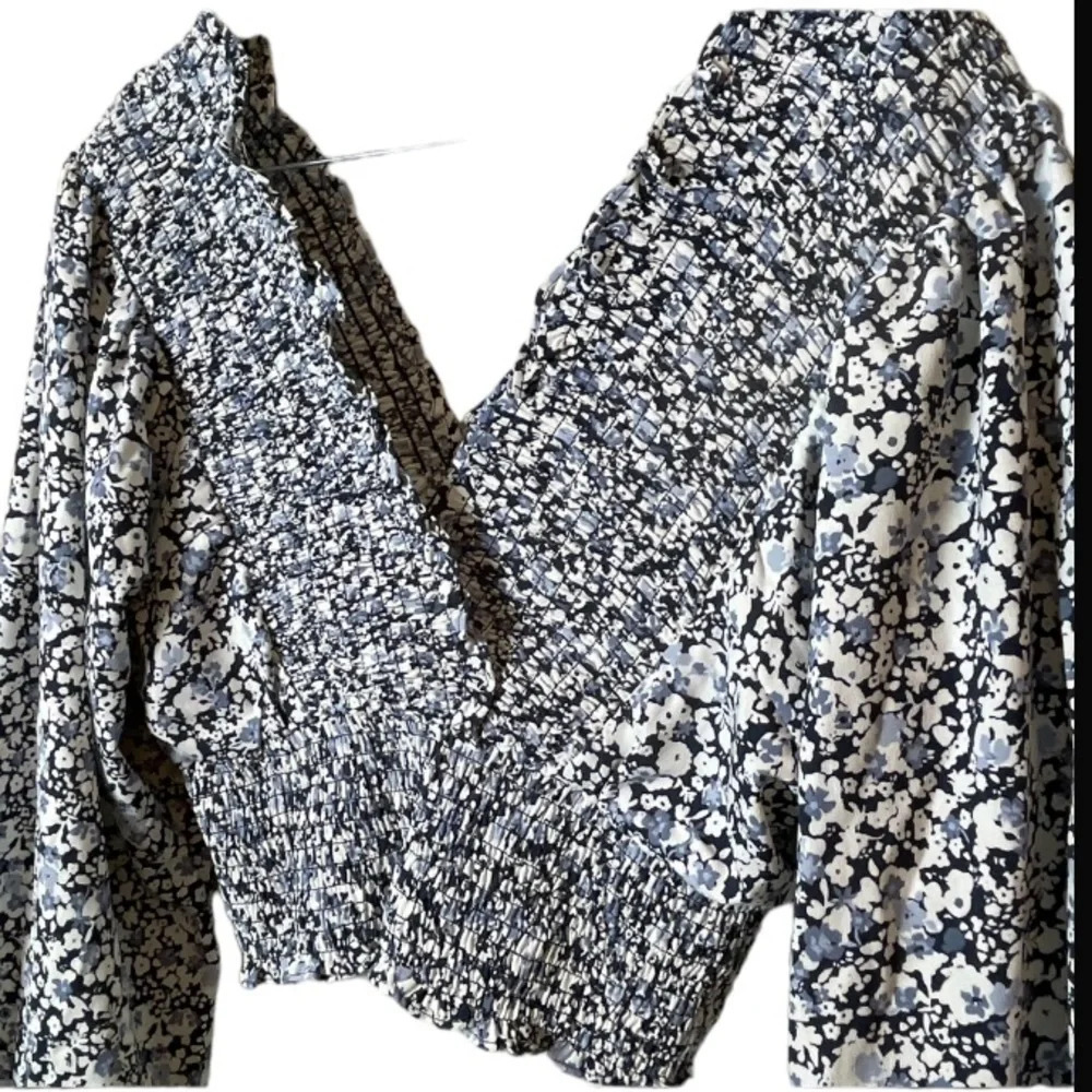 Abercrombie&Fitch Top Womens Medium Floral Smocked Cropped Puff Whimsical Fairy - Picture 6 of 11